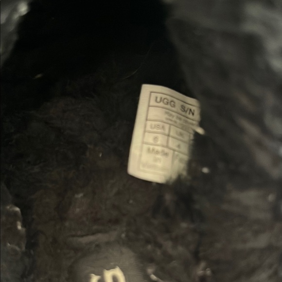 UGG Black womans Shoes - Picture 4 of 12